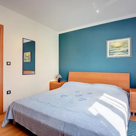 Universe Apartman Póla