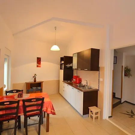 Universe Apartman Póla