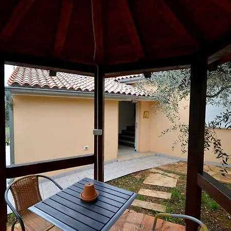 Universe Apartman Póla